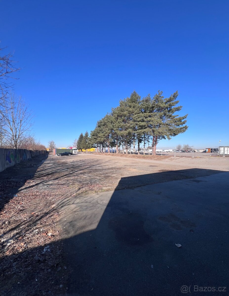 Parkovací plochy 300 m²