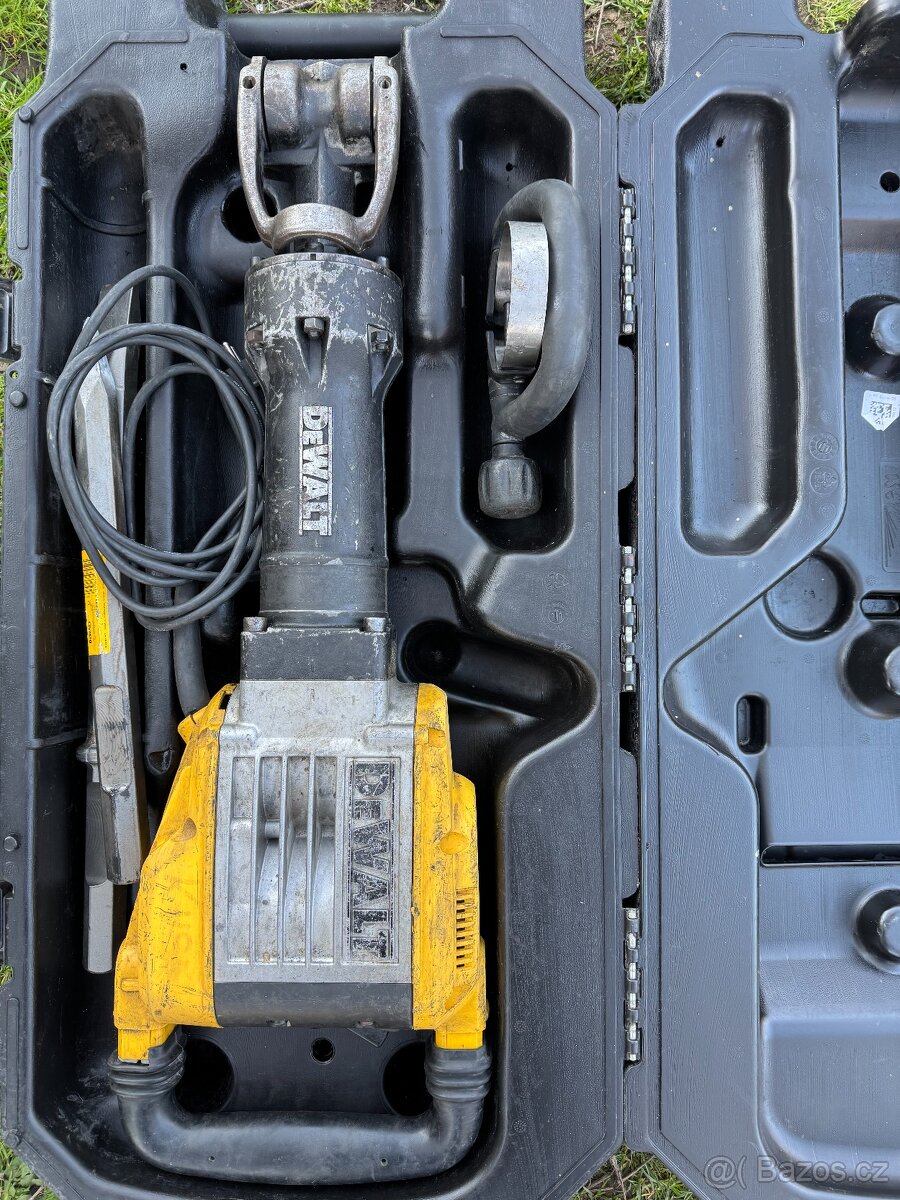 Bourací kladivo Dewalt D25960