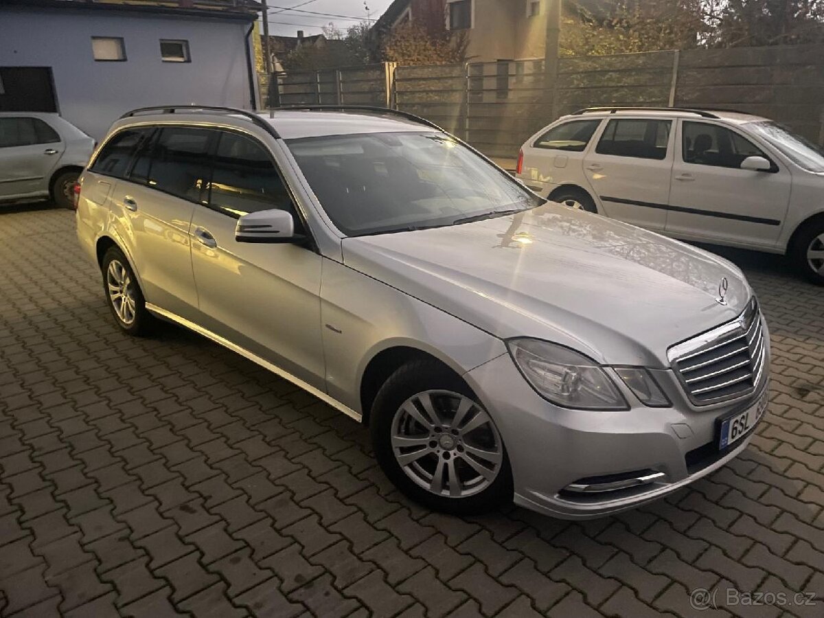 MB E 220CDi combi 2011 Aut. slušný stav a km. Elegance