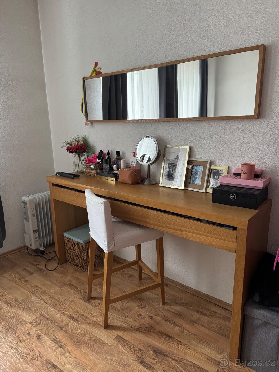 Komplet ložnice-postel, kosmetický stolek,2x komoda,2xnstol