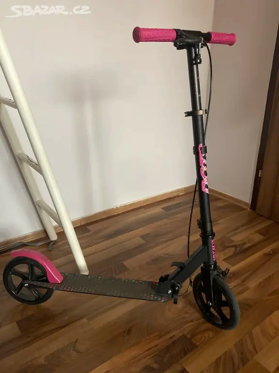 Skládací koloběžka Raven s ruční brzdou