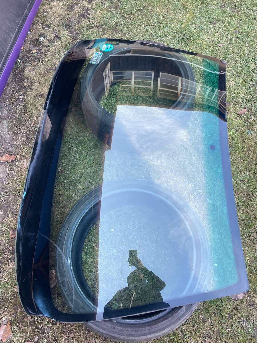 BMW E39 sedan čelní okno