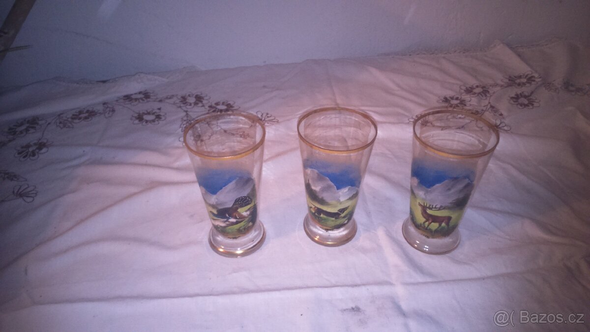 Staré sklenice s motivem zvířat
