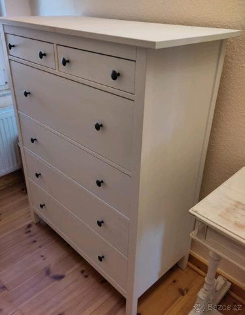 HEMNES KOMODA V LESKU