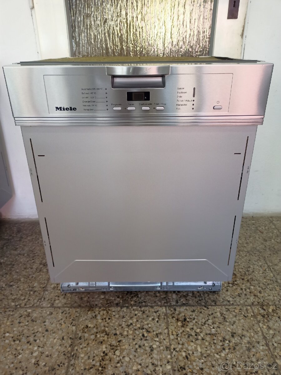 Myčka nádobí Miele G 4302 SCi
