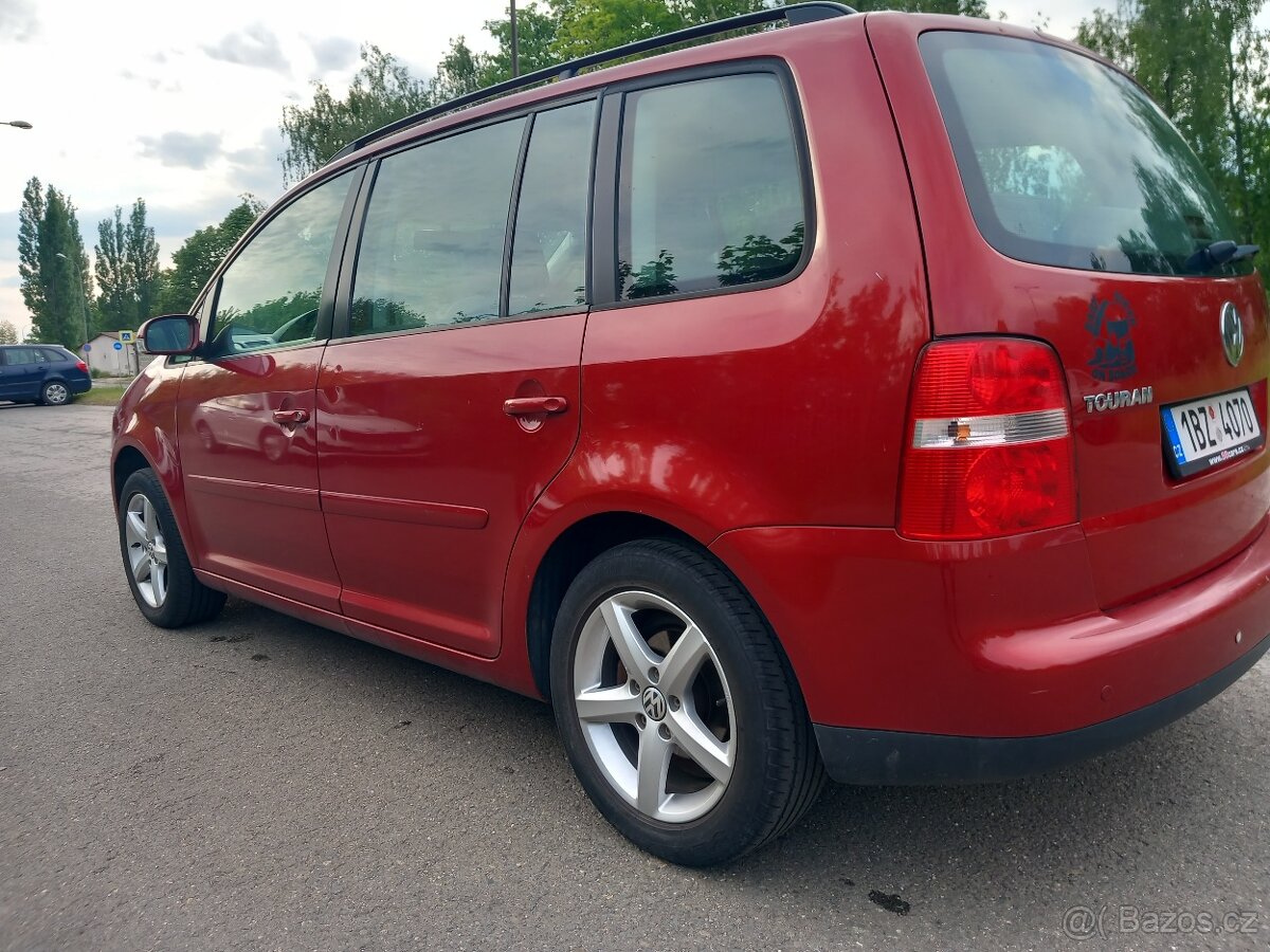 Volkswagen Touran 1.6 benzin kw 85 rok 2005