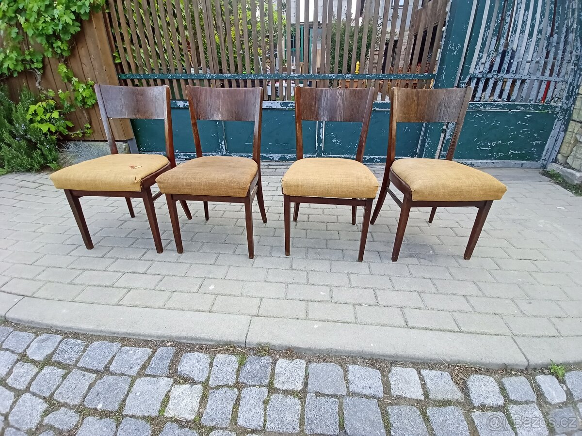 4 staré židle