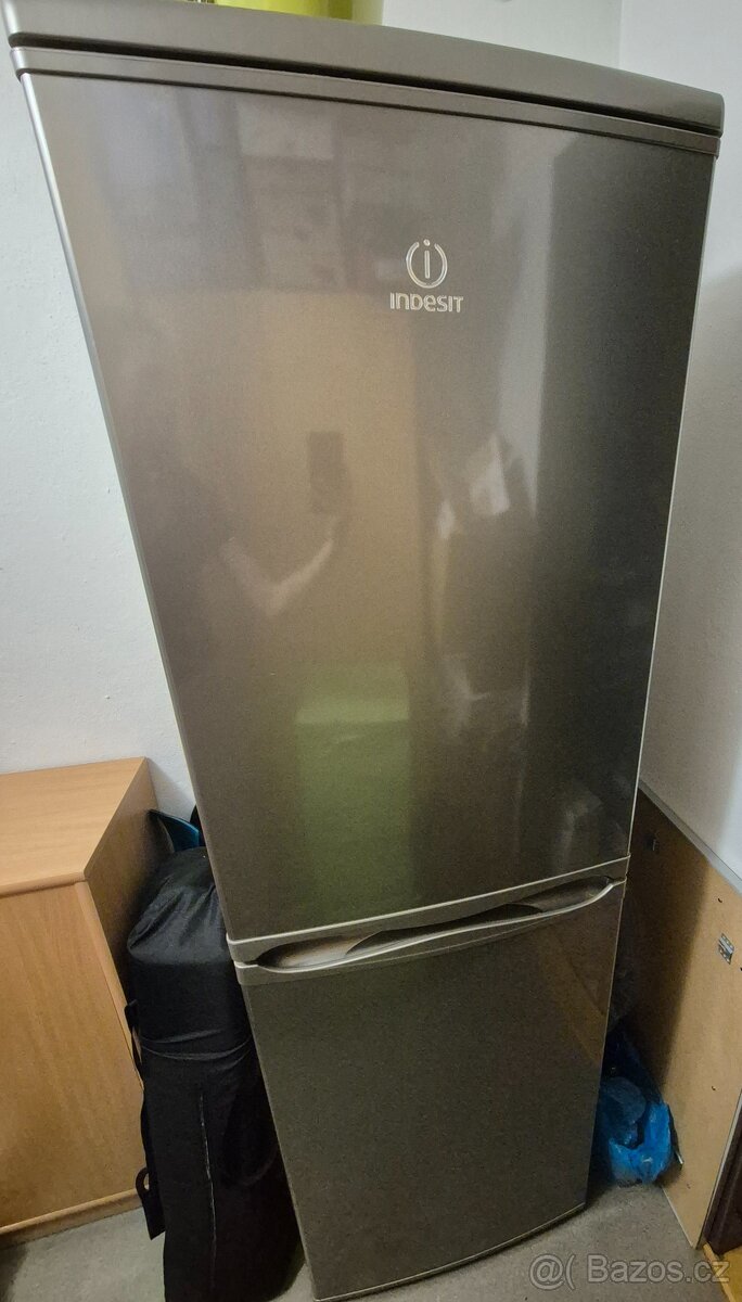 Lednička Indesit