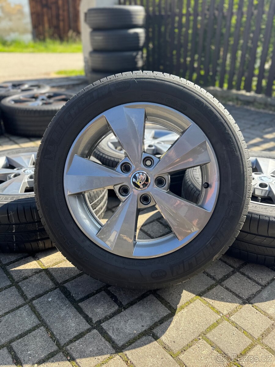 ORIGINÁL Alu Škoda Velorum R16, 5x112 - TOP STAV, LETNÍ PNEU