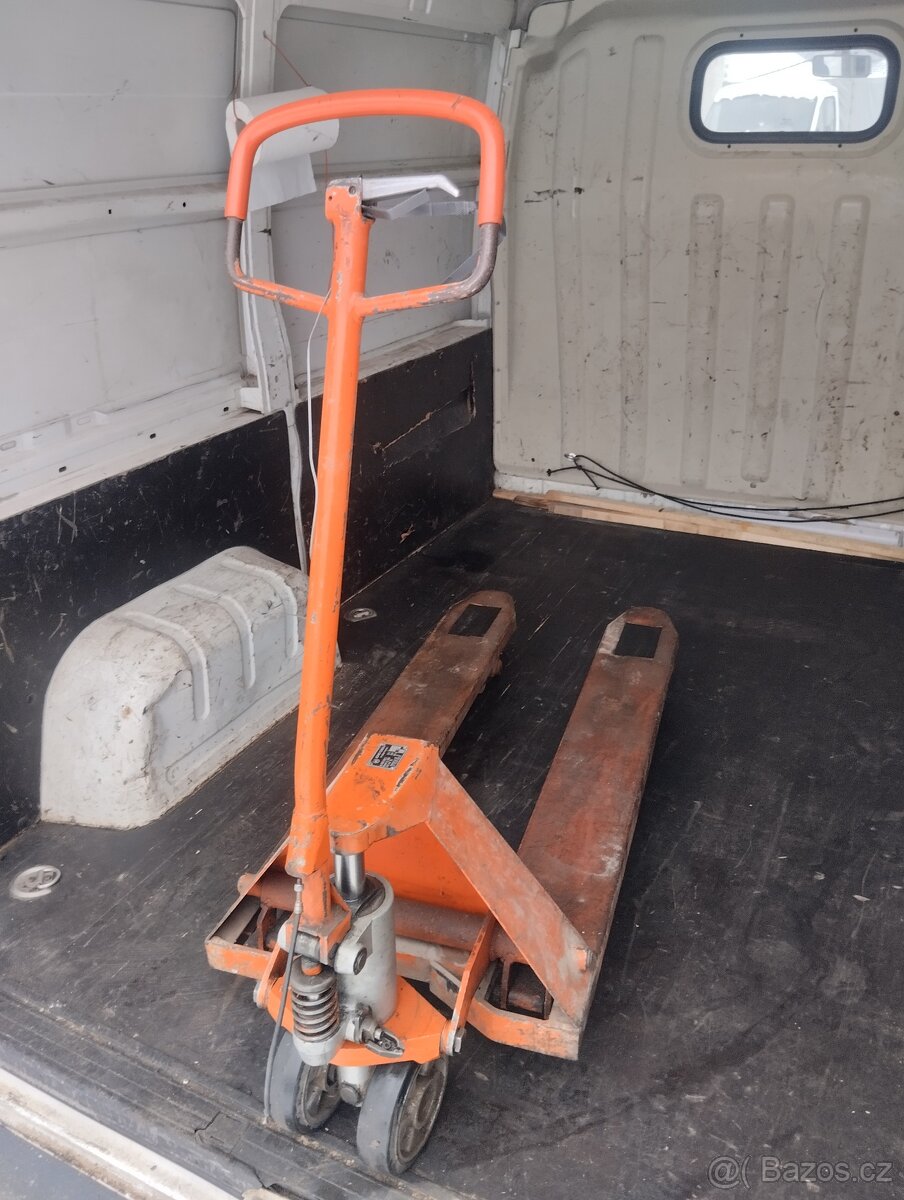 Paletizační vozík 2000 kg