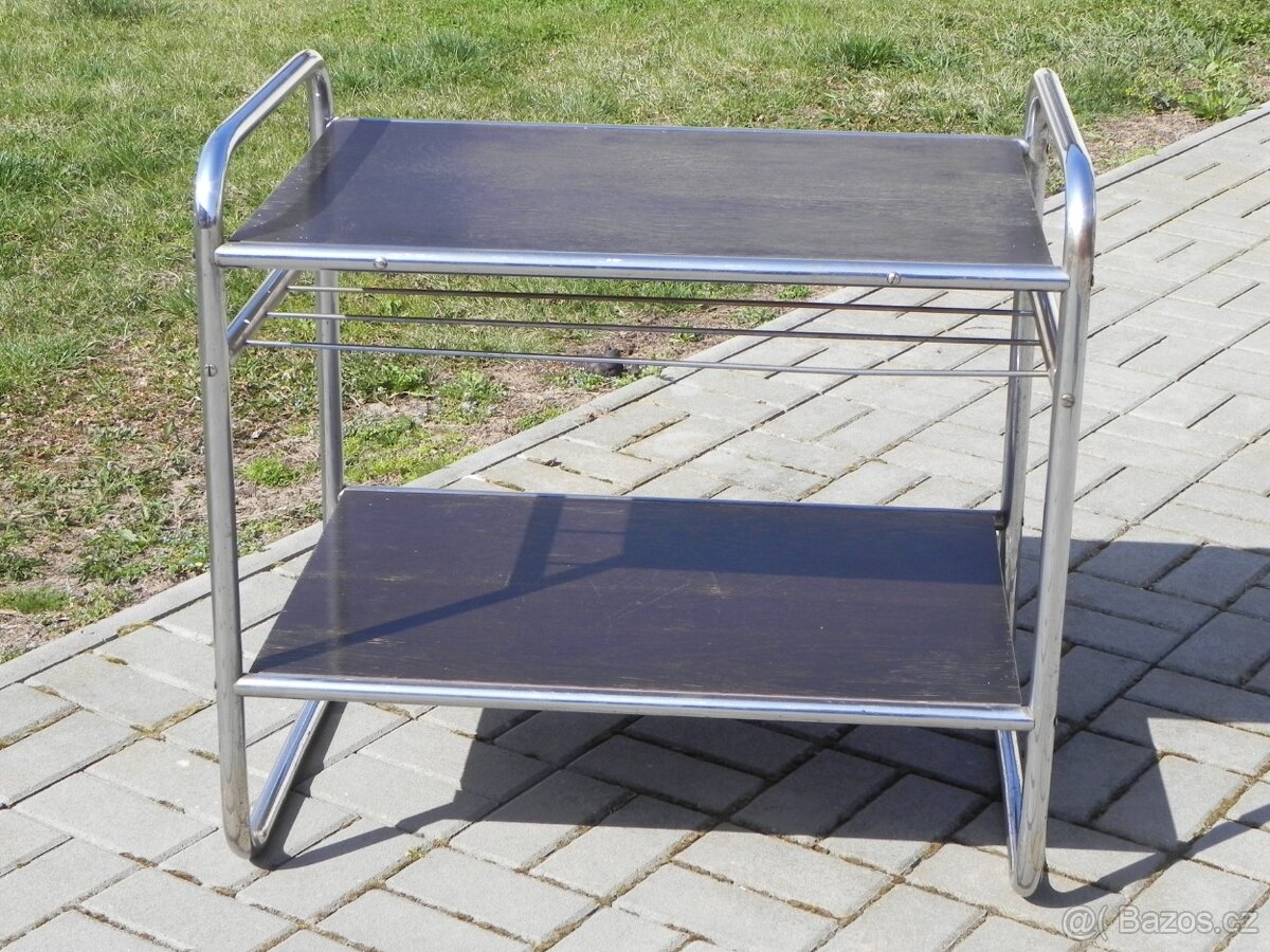 Chromovaný funkcionalistický stolek