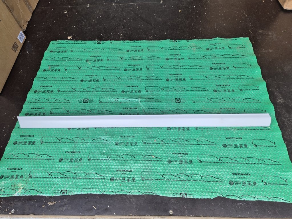 levá přední lišta dveří 53mm VW Golf III 4dvéř. , Vento High