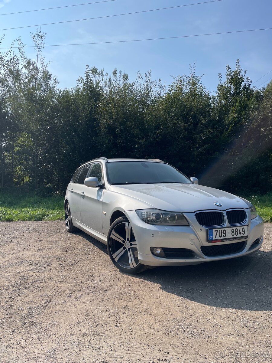 BMW E91 320d xDrive 135kW—poslední rok výroby 2012, manuál,