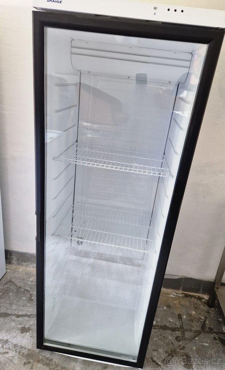 Prosklená lednice Snaige