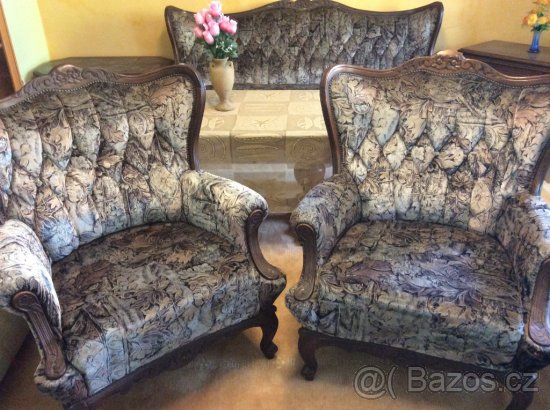 Zrenovovaný starožitný nábytek