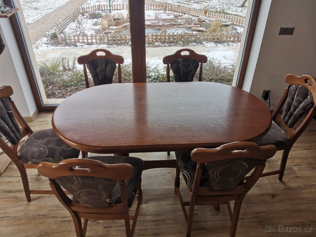 Jídelní stůl a židle