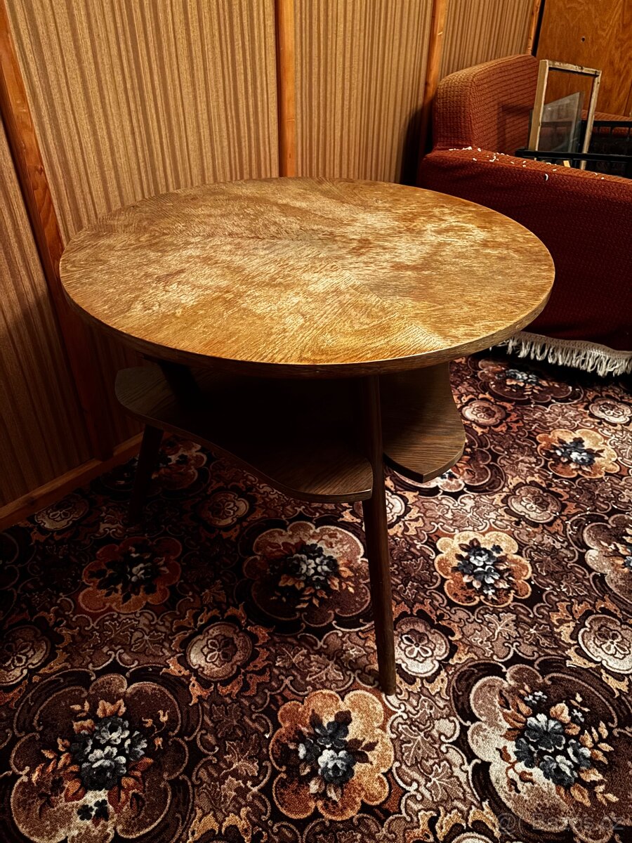 Konferenční stolek