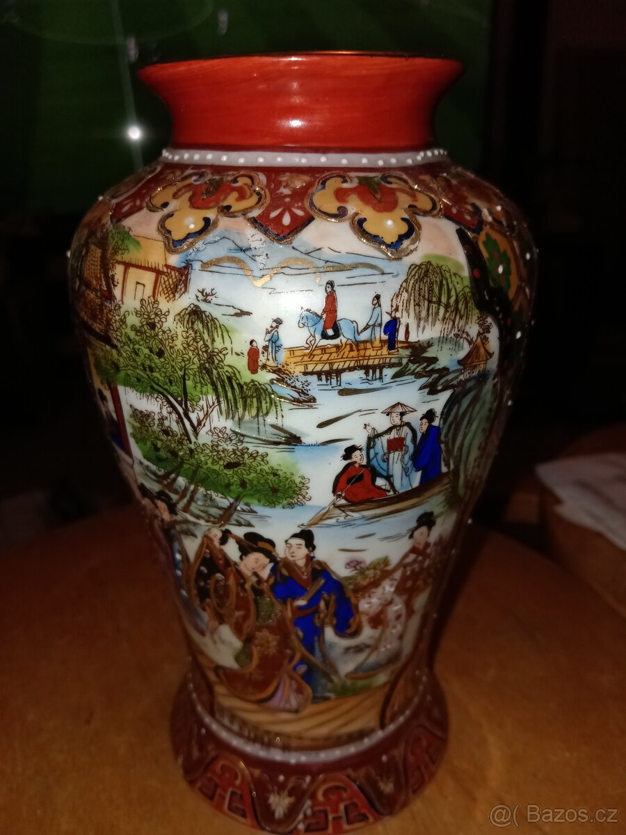 Krasna čínská váza