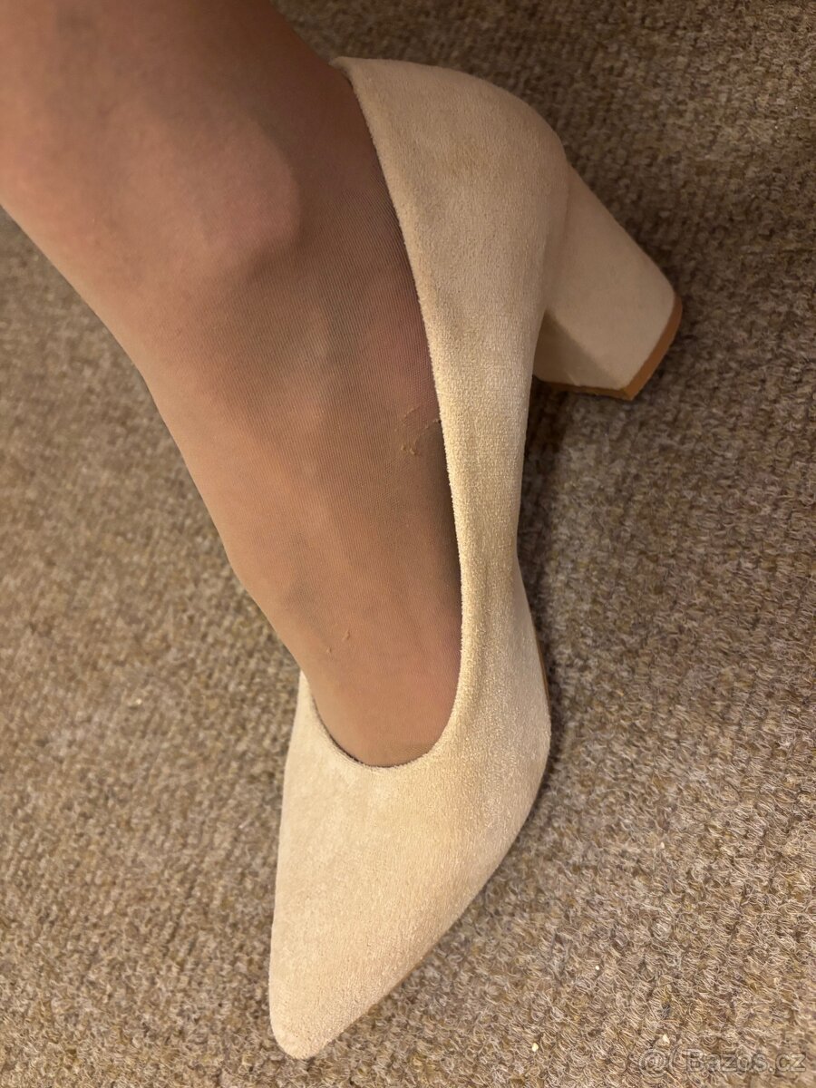 Obuv lodičky nude velikost 38