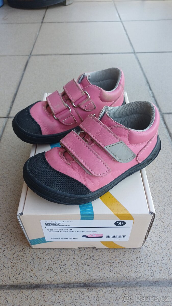 Jarní/podzimní dívčí kožené botky Jonap vel.25