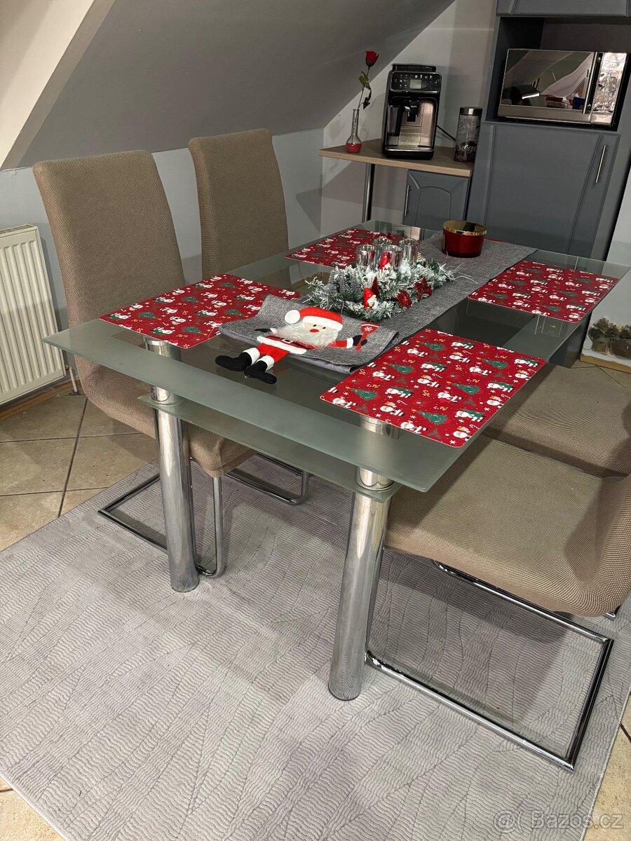 Skleněný stůl+4 židle