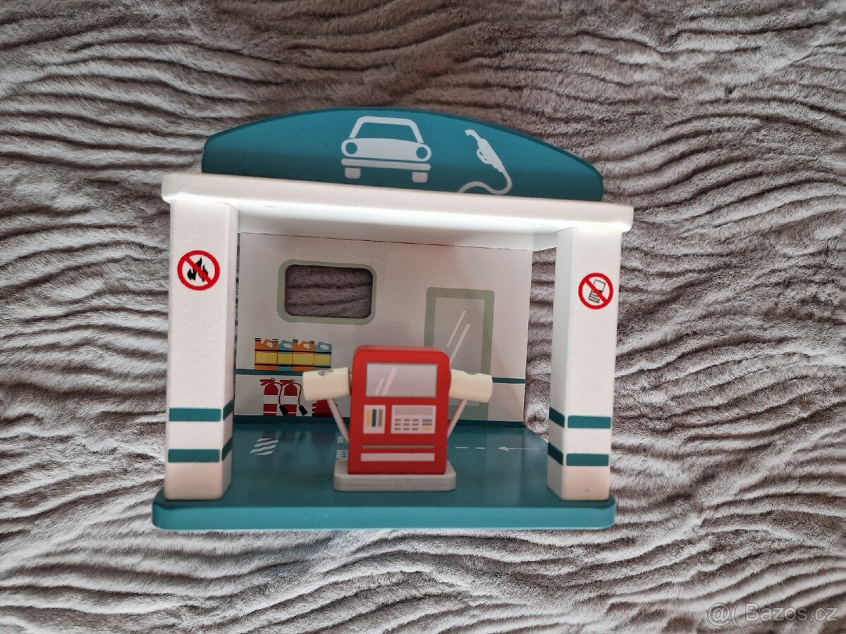 Dřevěná čerpací stanice.