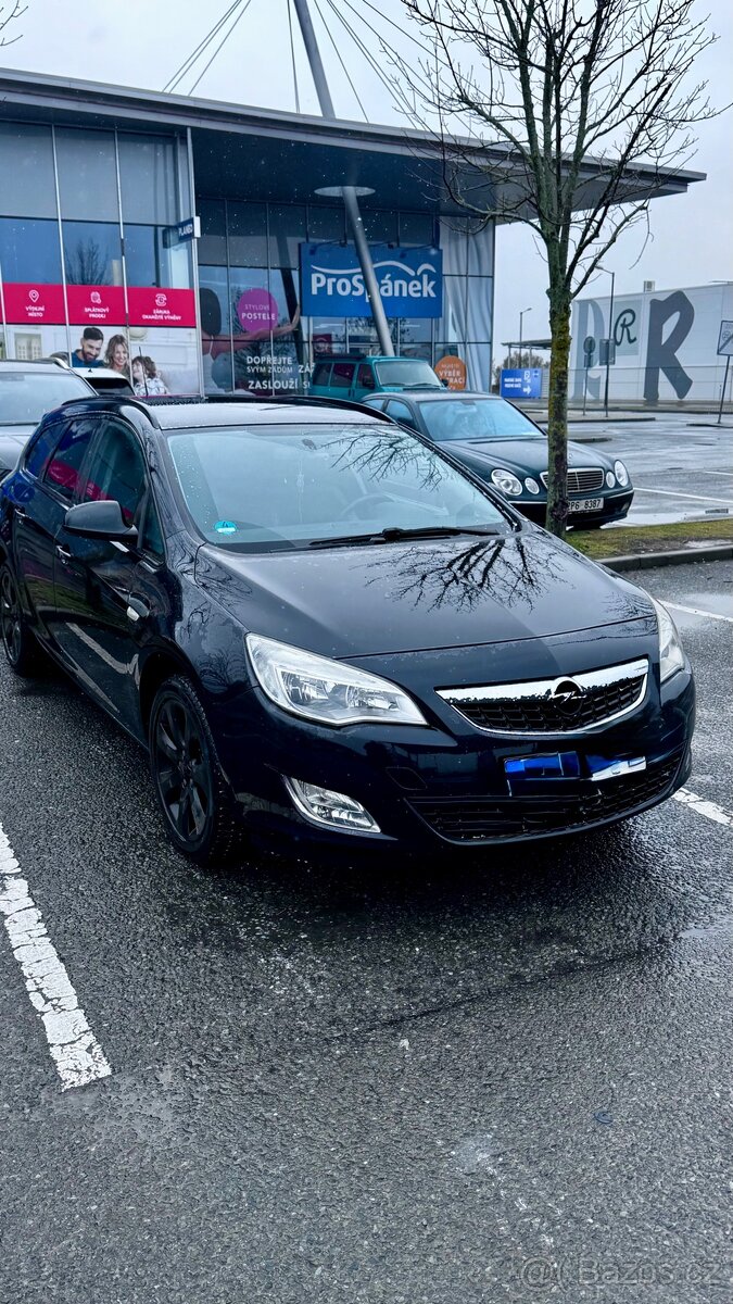 Opel Astra J 2012