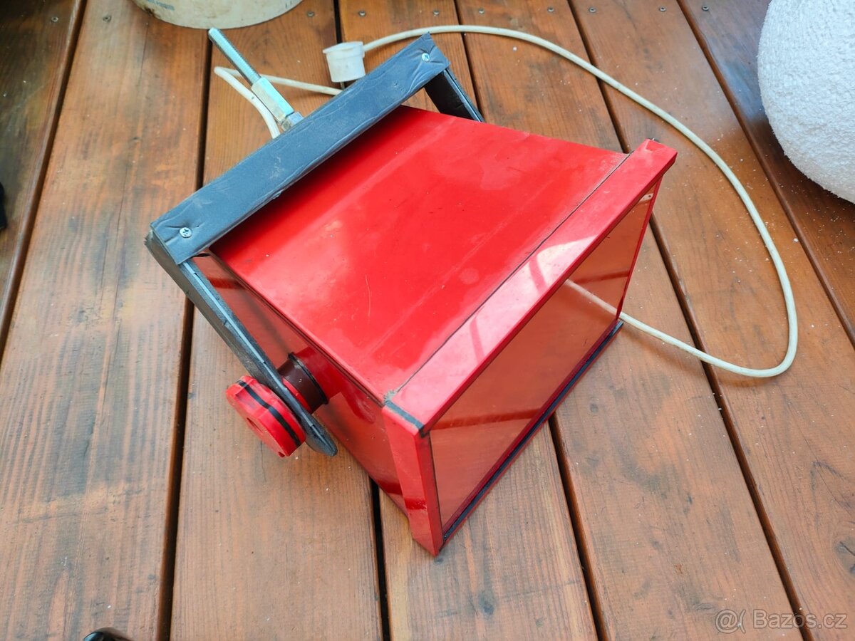 Světlo do fotokomory