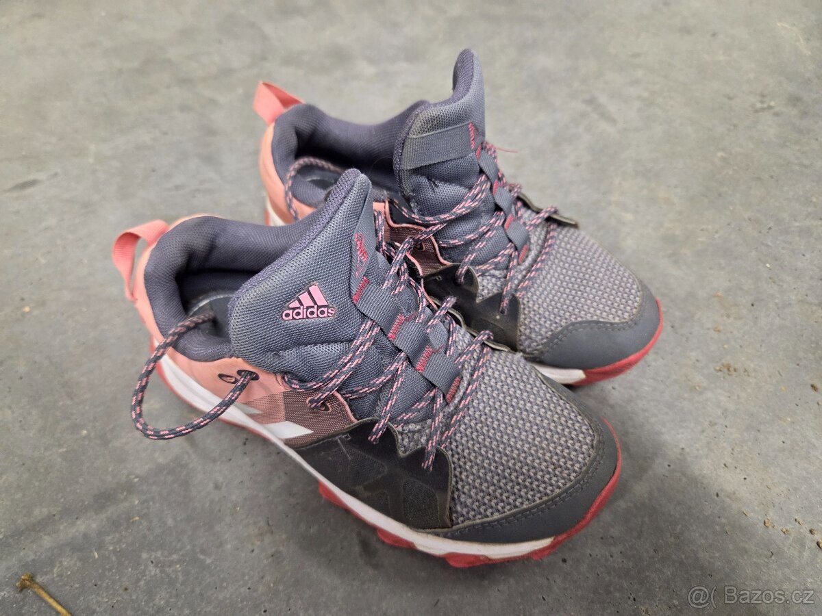 Dětské dívčí boty Adidas kanadia 33