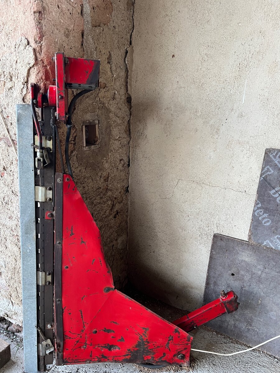 Prodám řepkový adaptér/dělič Massey Ferguson