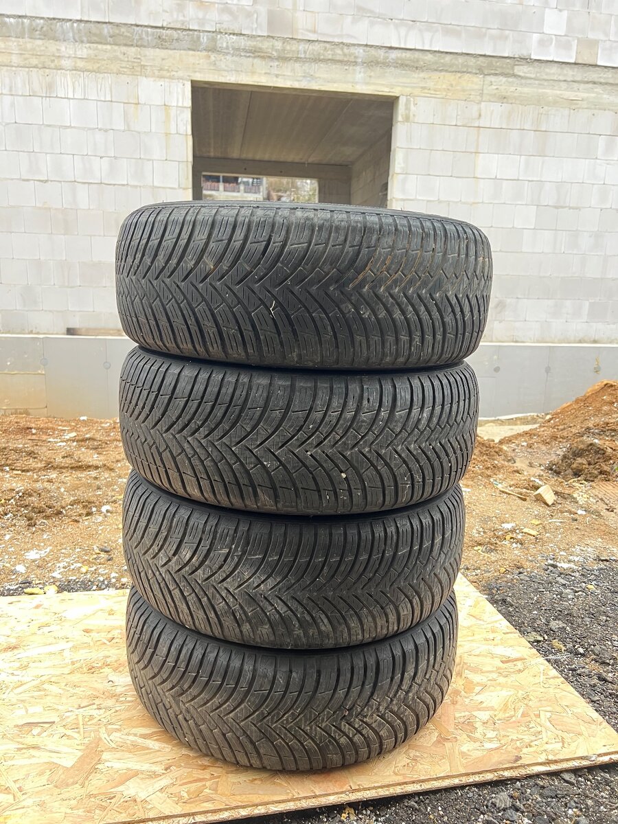 Celoročni pneu 205/55 R 16