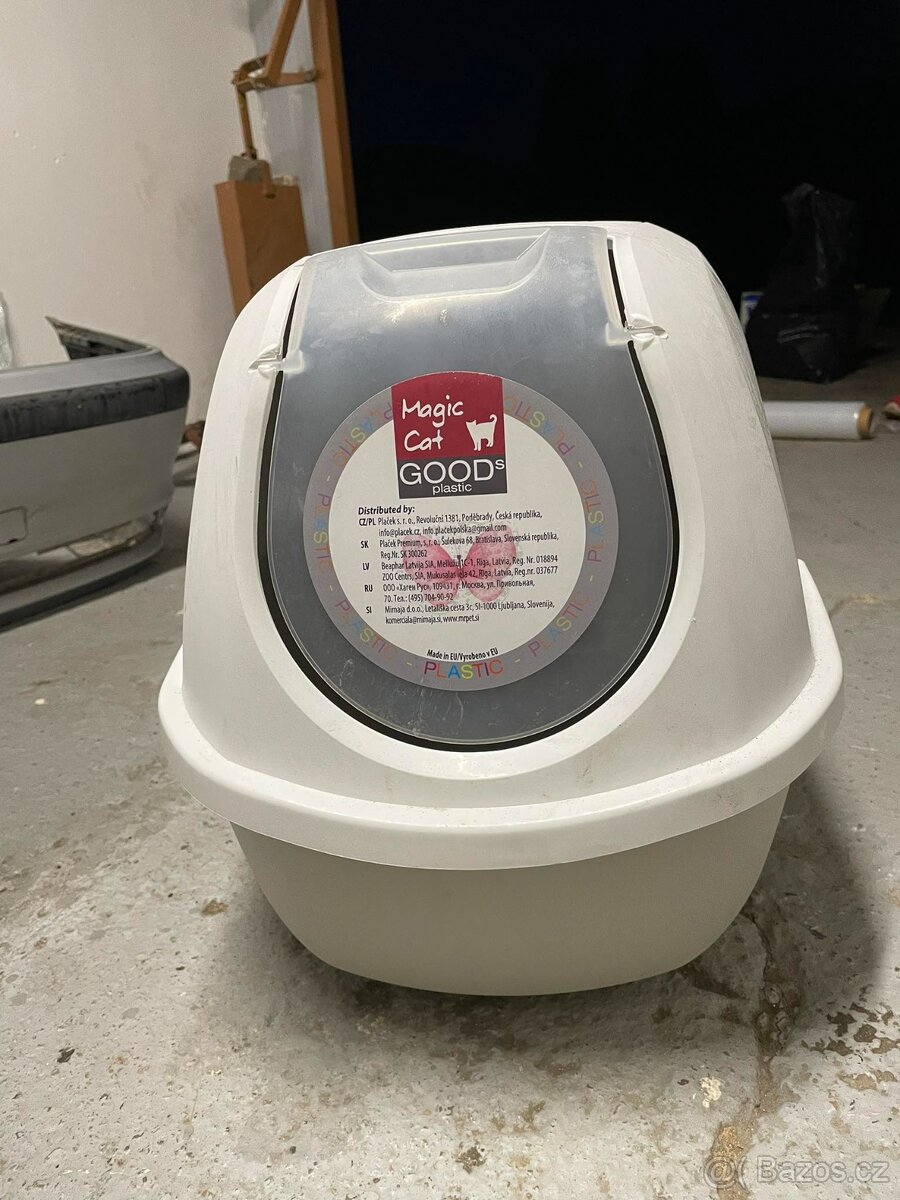 Kočičí uzavřený záchod s filtrem