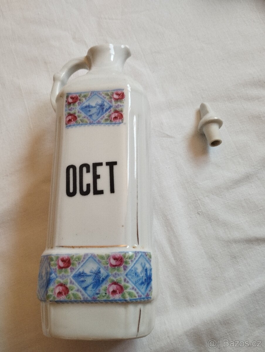 Stará porcelánová kořenka