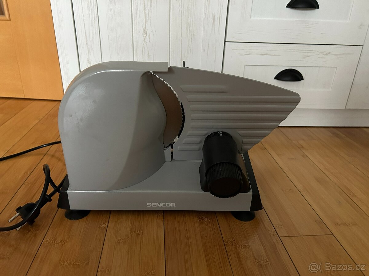 Elektrický kráječ potravin Sencor SFS 4050 - v záruce, jako