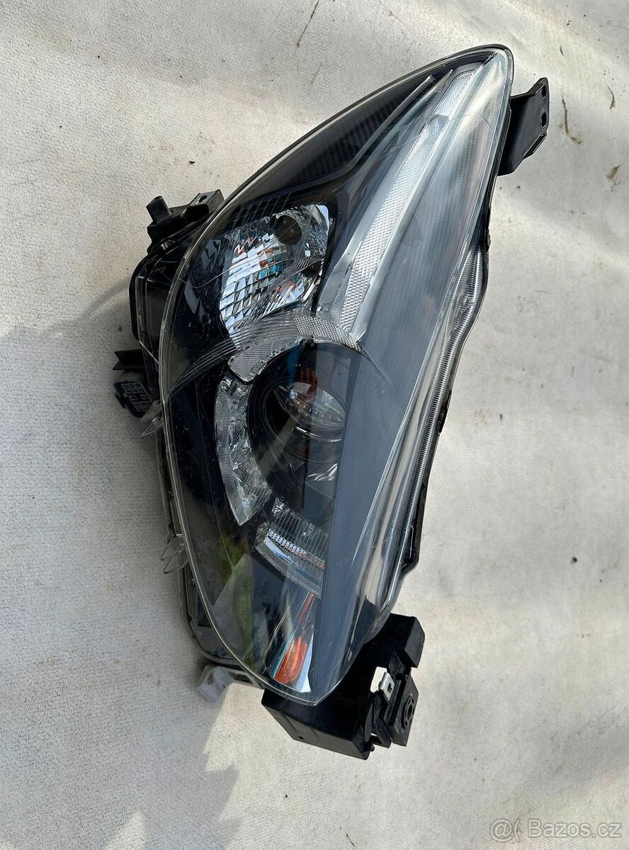 Mazda 2 DD, LED pravý přední světlomet