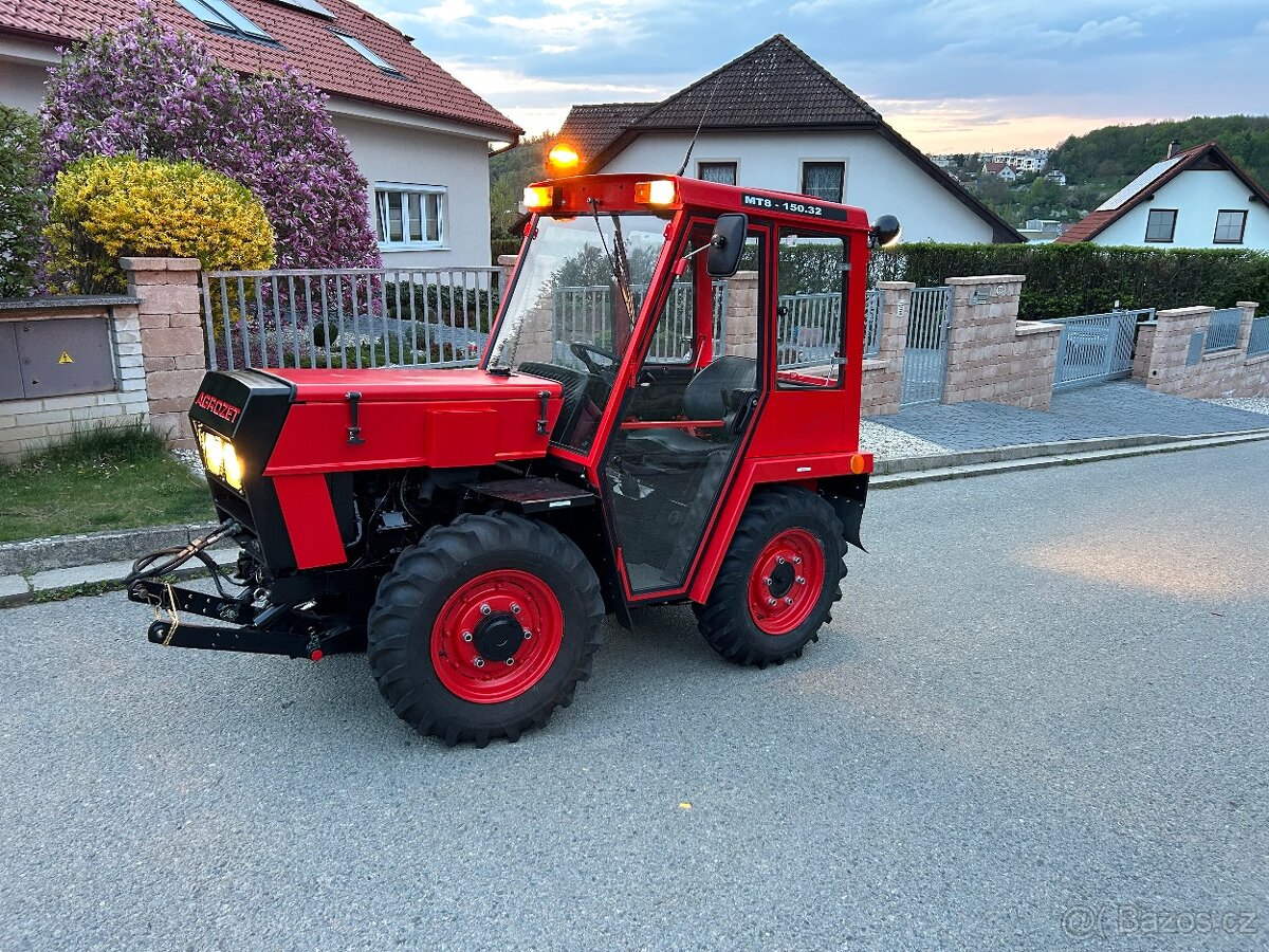 Traktor MT8