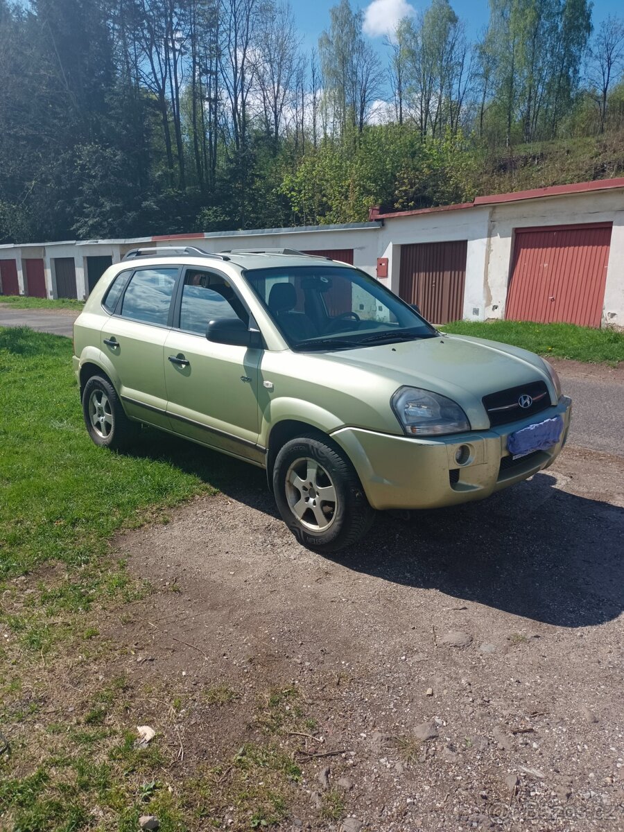 Hyundai Tucson, 2006, benzin koupeno v ČR, 2. maj., málo km