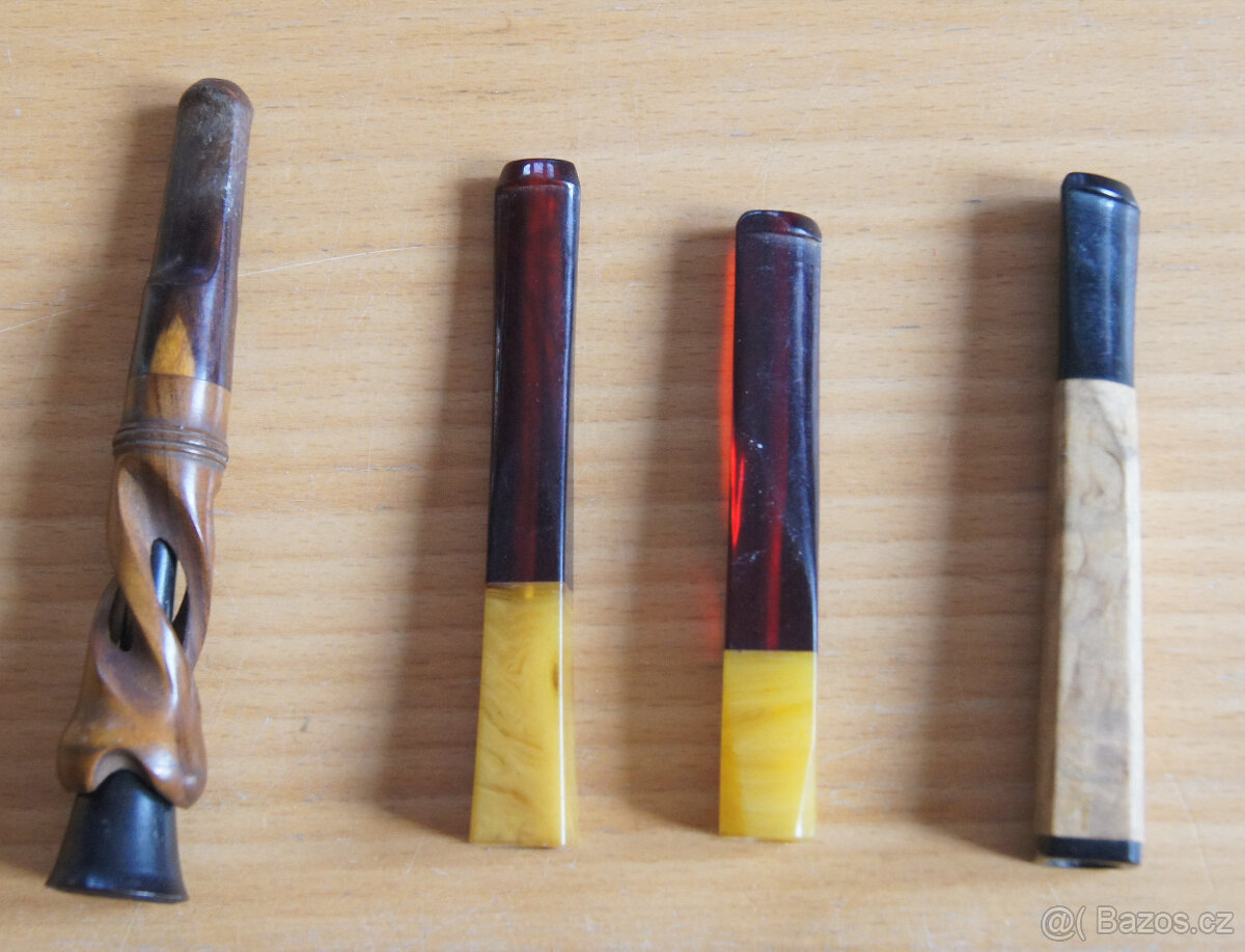 Cigaretové špičky staré prodám i jednotlivě.