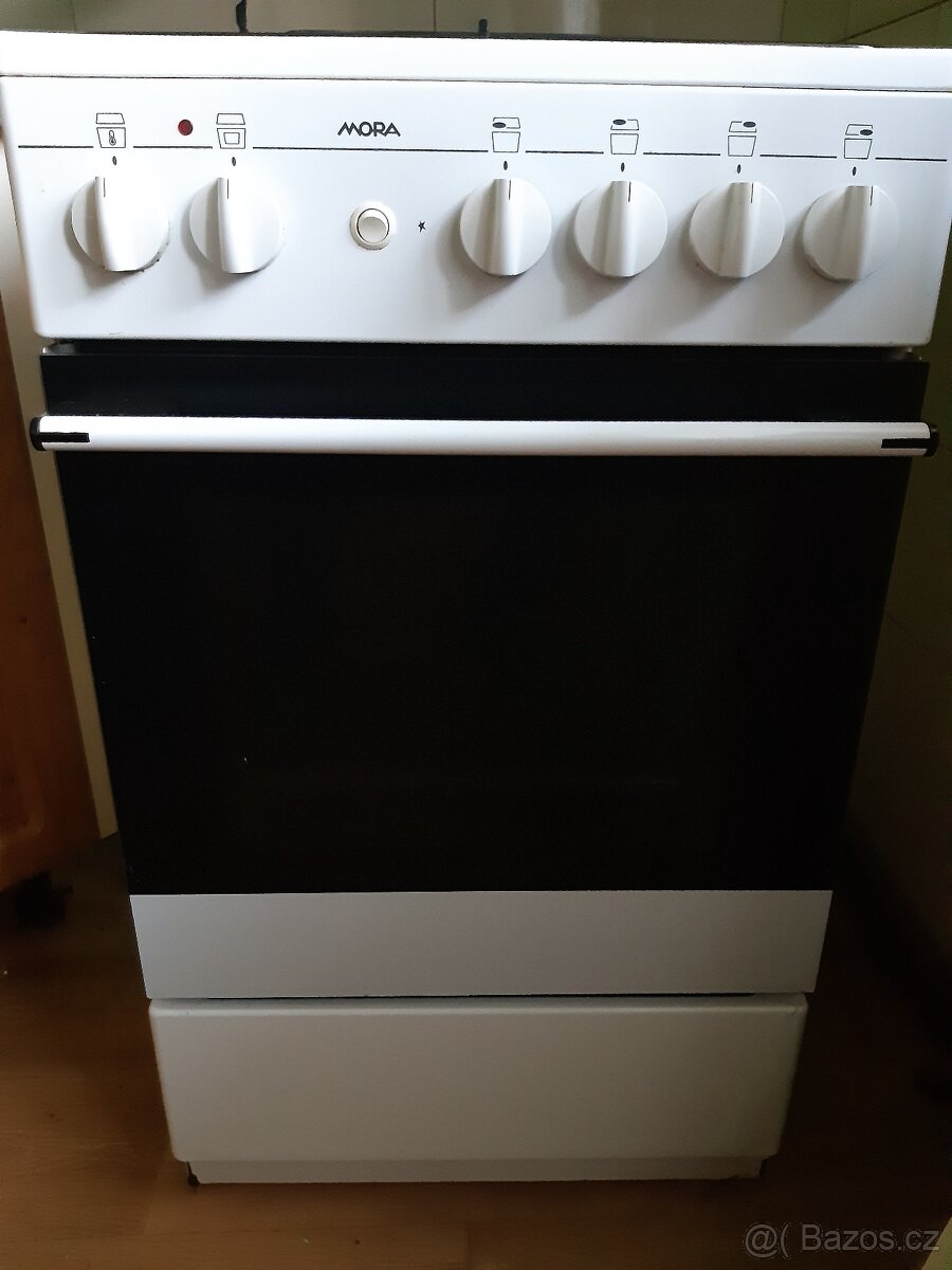 Plynový sporák Mora s elektrickou troubou