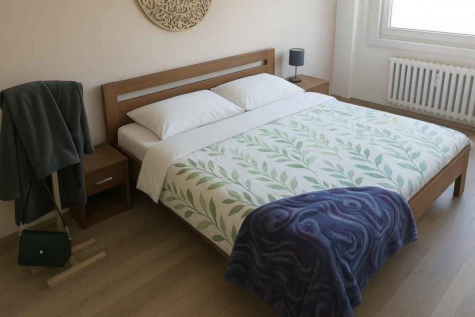 Postel 180 x 200 - masiv tvrdé dřevo, česká výroba