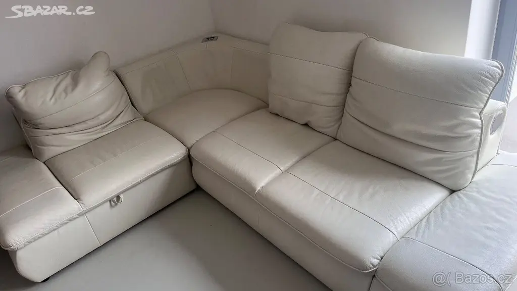 Bílá kožená sedačka