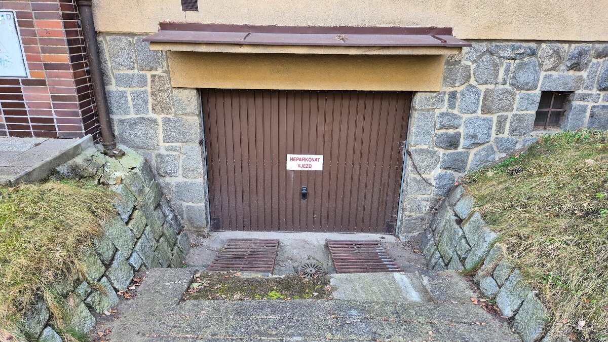 Prodám garáž 18 m²