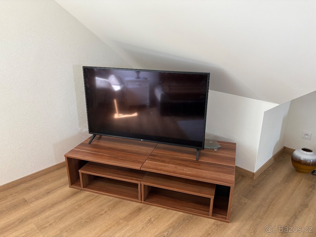 Nocni stolky nebo stolek pod tv