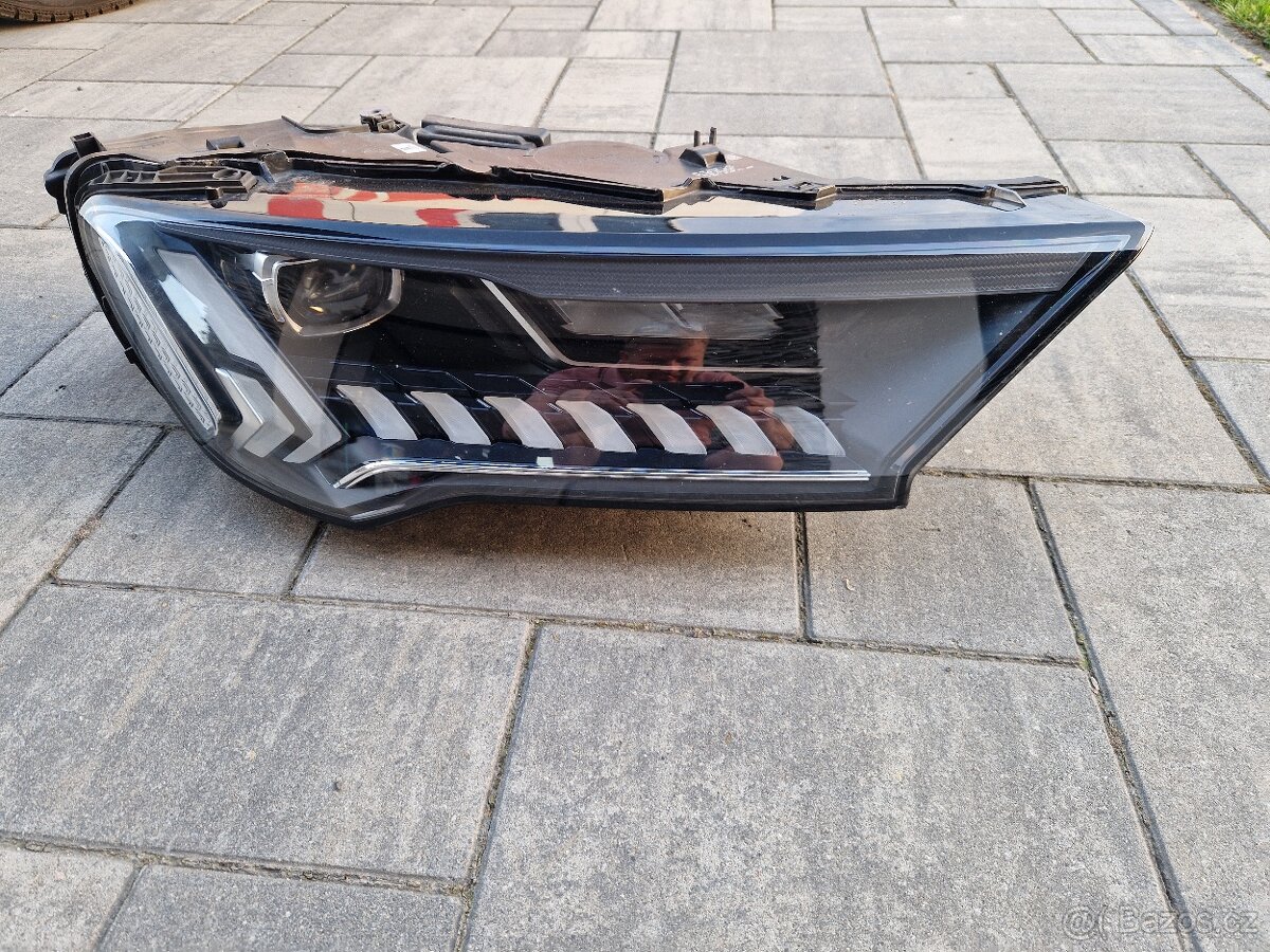 Svetlo Q7 4M0 941 040C