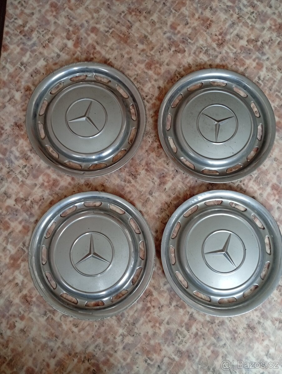 Poklice/kryty kol na mercedes w 115 (piano)