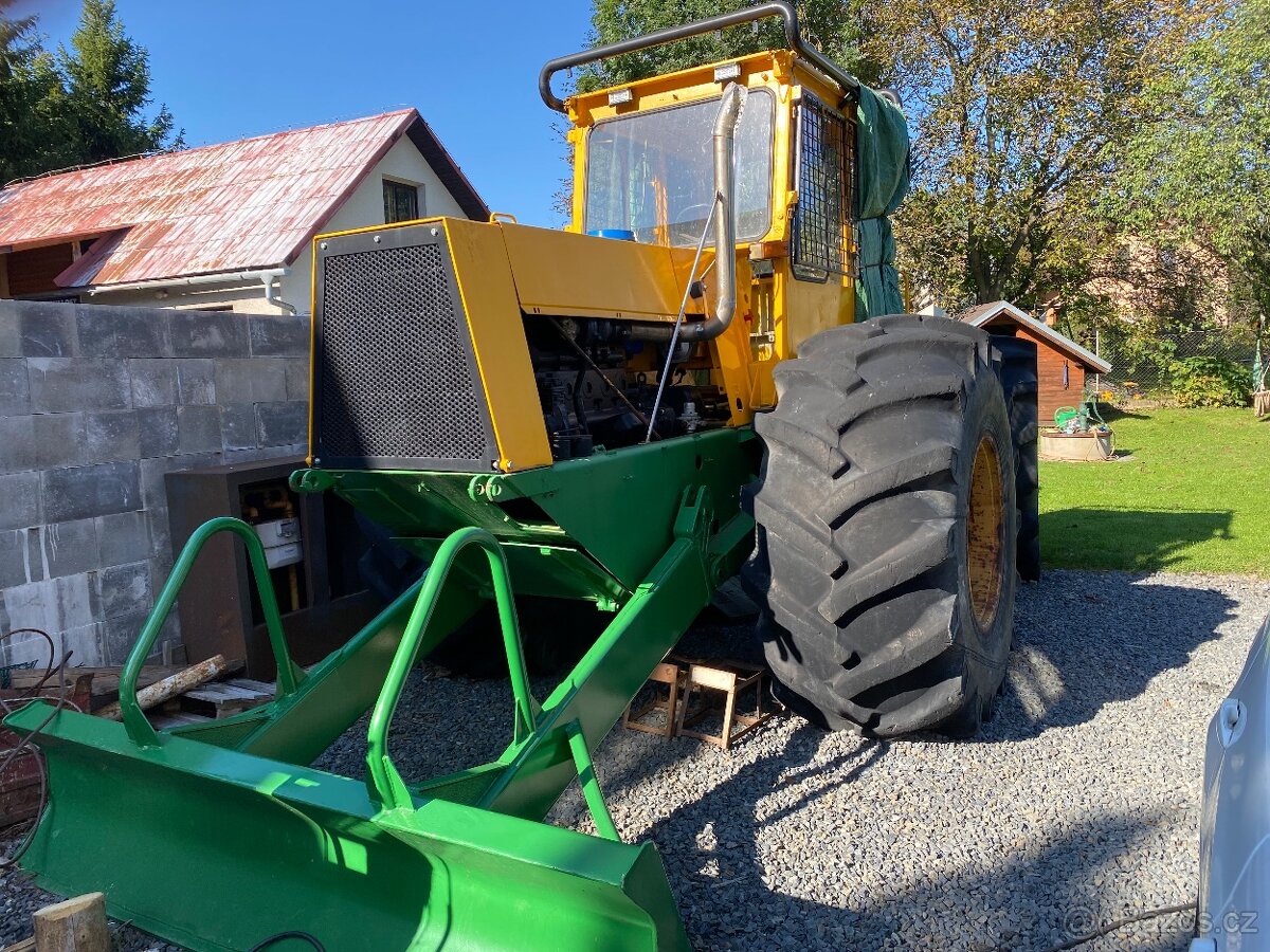 Lkt Ukt lesní traktor Hsm Timberjack equus