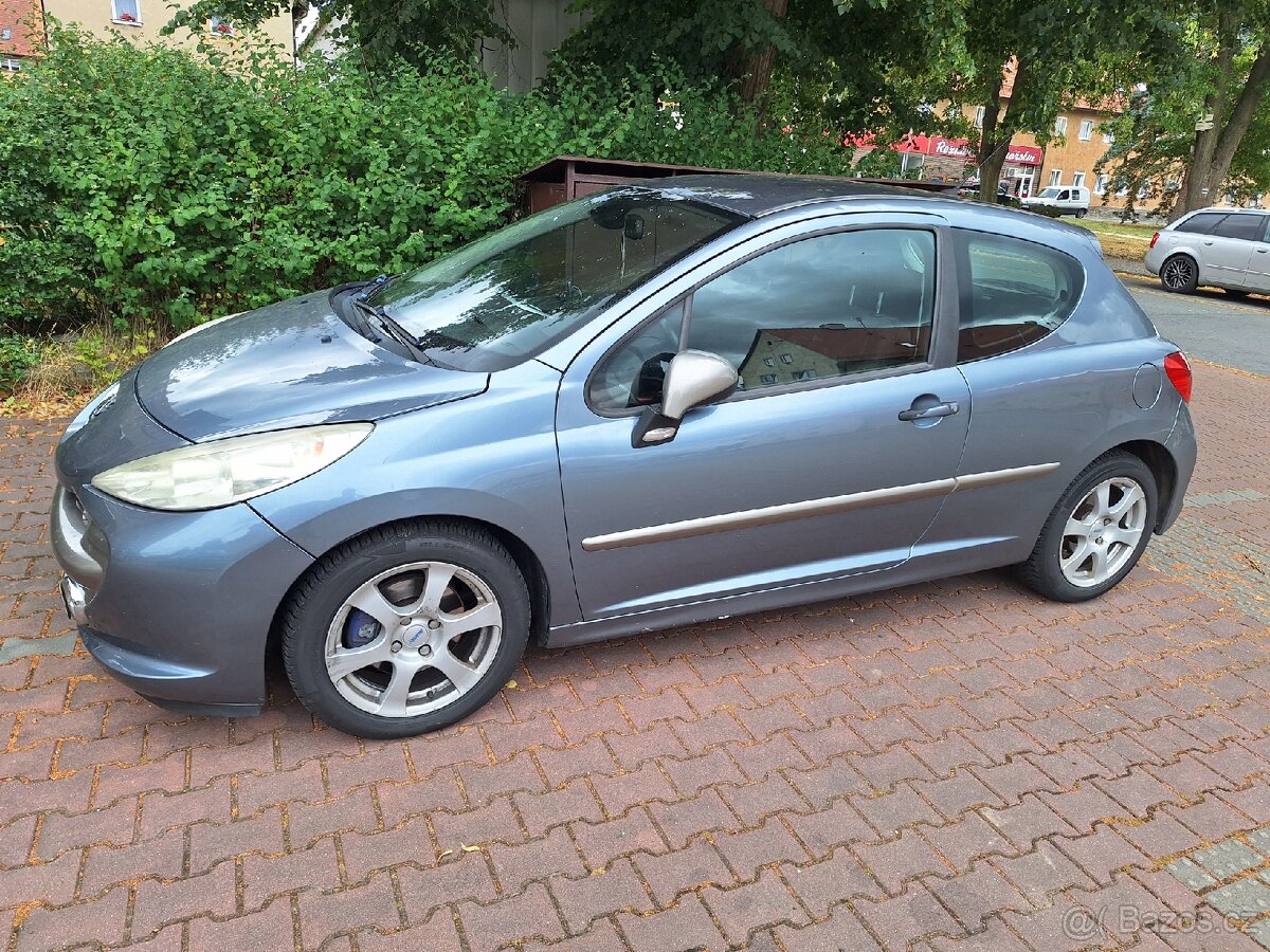 Peugeot 207.
