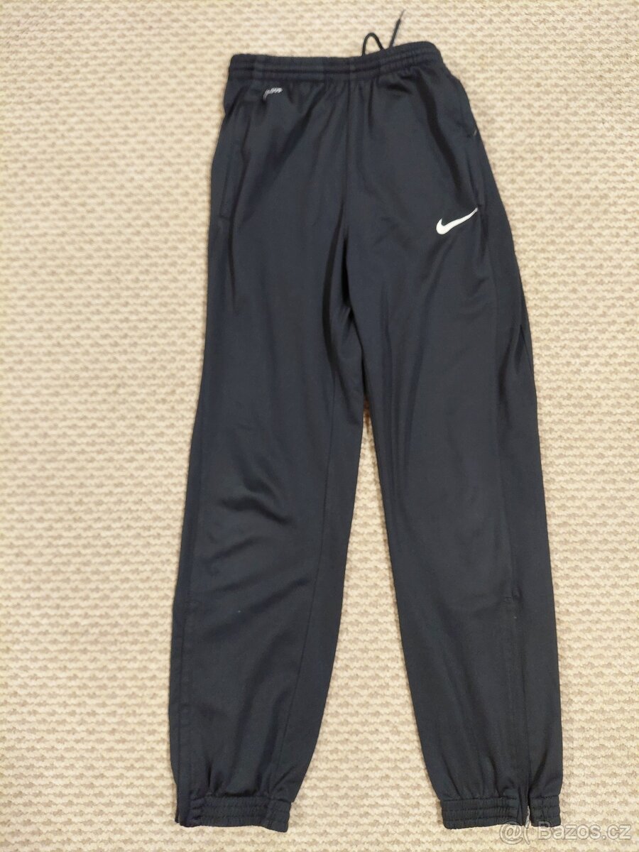 Chlapecké tepláky Nike