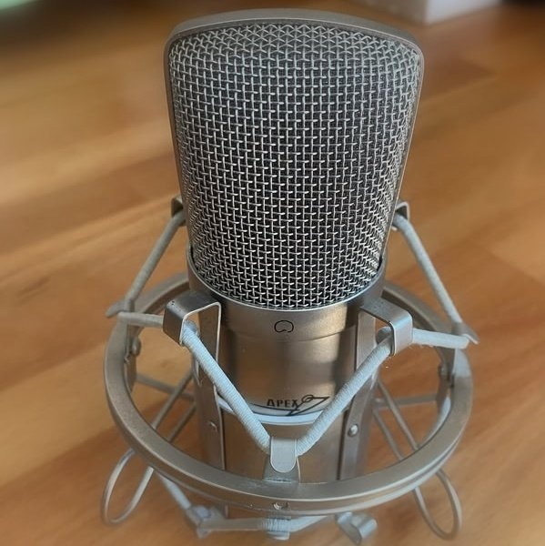 studiový mikrofon Apex435