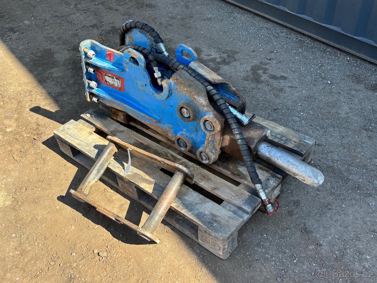 Bourací kladivo značky Vistraini VHX 400, hmotnost 400 kg